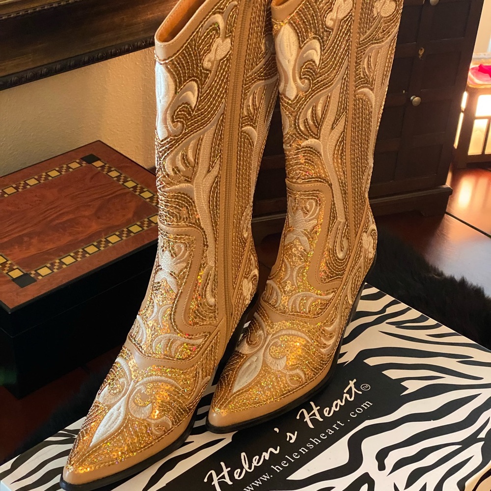 Never been worn still in the box Helens Heart Bling Western Gold Boots size 8.